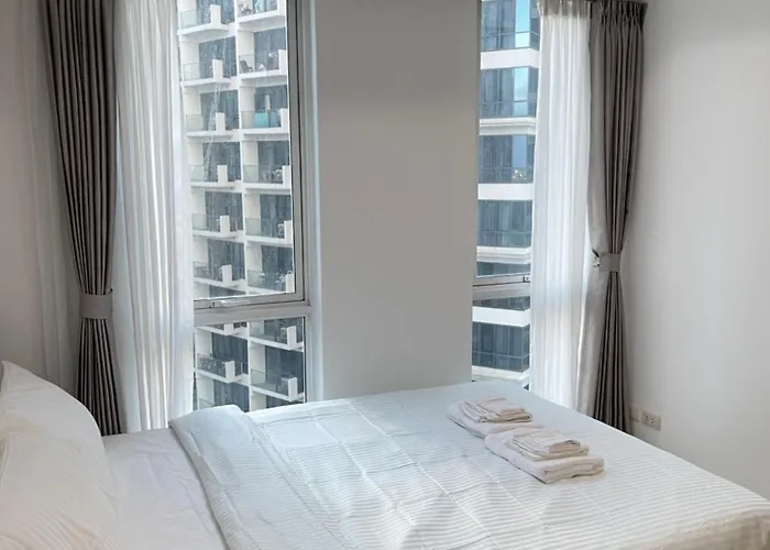 Venetian Haven Bgc Venice Grand Canal Ment, 3 Bedrooms, 1 Helpers Room,for Max 7 Guests (adults Only) Apartment *